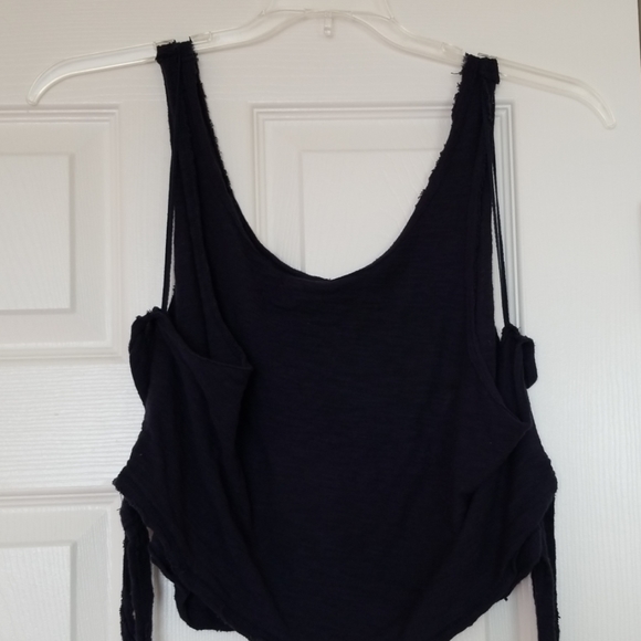 🤗 Free people muscle tank top- SOLD - Picture 2 of 3